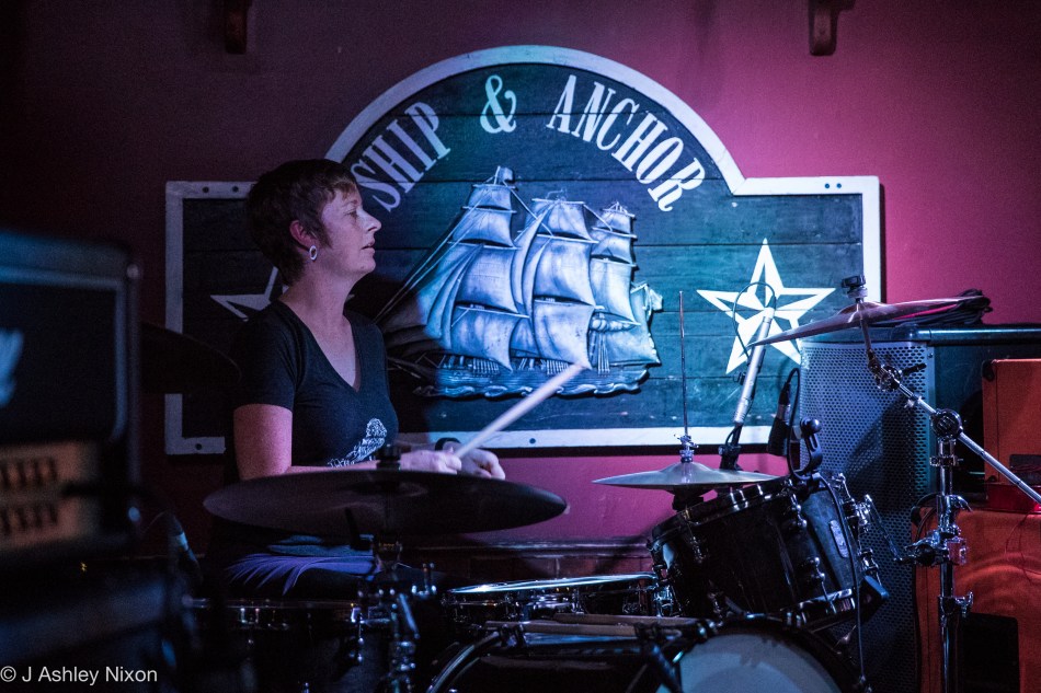 Denise Williams of Big Knife/Little Knife playing in the library corner of The Ship & Anchor during the 2016 Sled Island Music Festival in Calgary, Alberta, Canada © J. Ashley Nixon